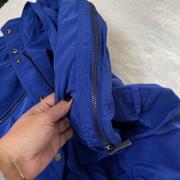 BCBGMaxAzria Raincoat Jacket w/hood - Picture 11 of 12